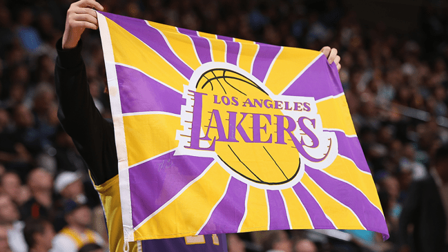 Marine Veteran Chugs Beer Out Of Prosthetic Leg At Lakers Game