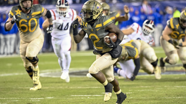 Army runs the ball against Navy.