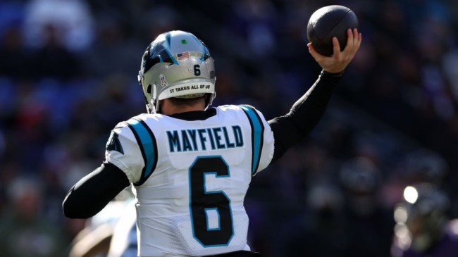 Baker Mayfield throwing a pass