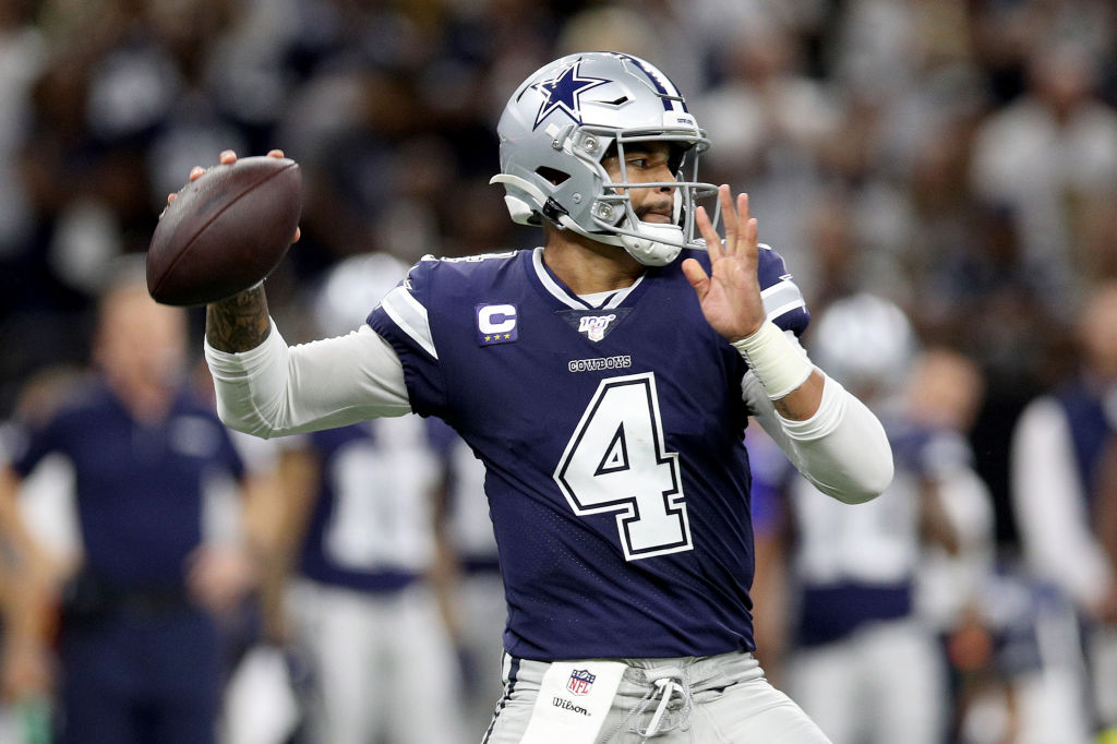 Dak Prescott throwing football