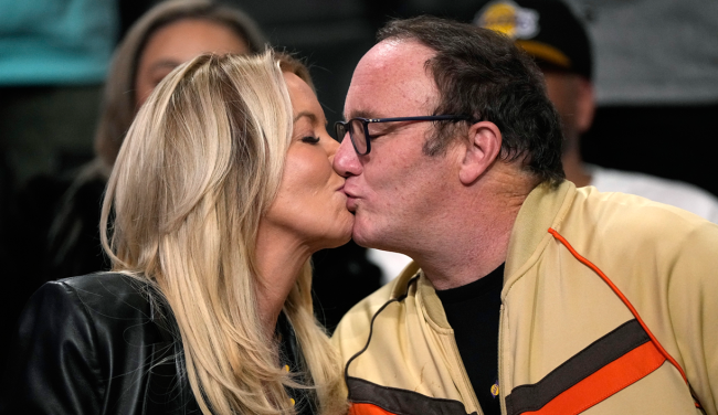 jeanie buss kisses jay mohr