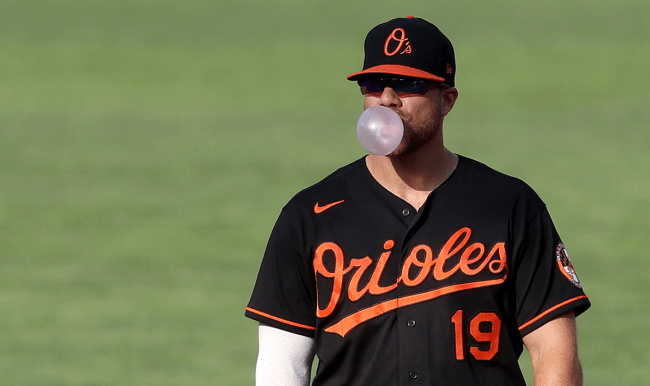 orioles chris davis blows bubble on field
