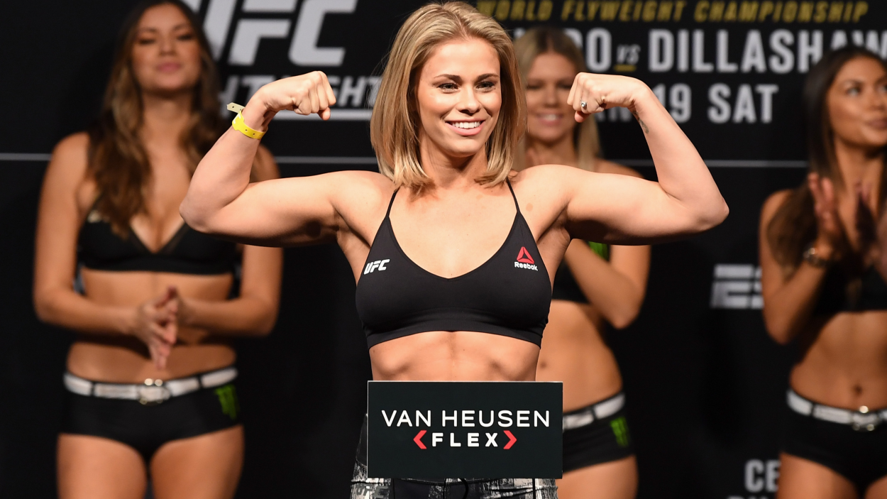 Paige VanZant flexing