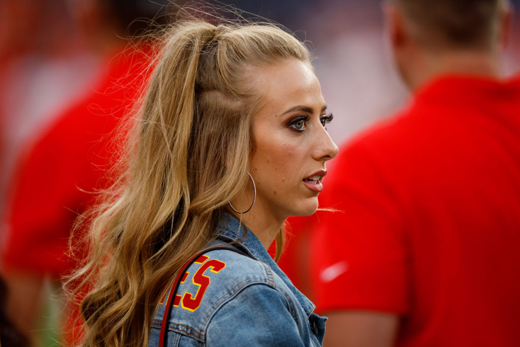 Brittany Mahomes ON THE FIELD