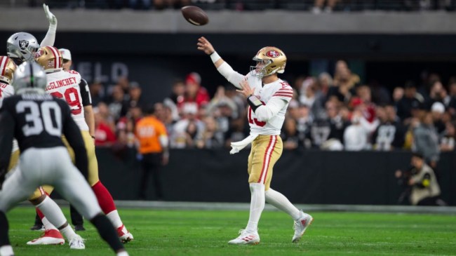 Brock Purdy throwing the ball