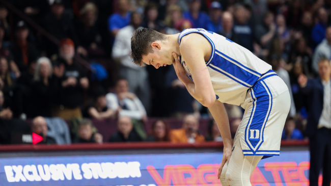 Kyle Filipowski holds his neck.