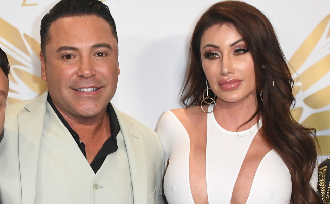 Oscar De La Hoya and Holly Sonders on red carpet