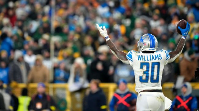 jamaal williams celebrating at lambeau field