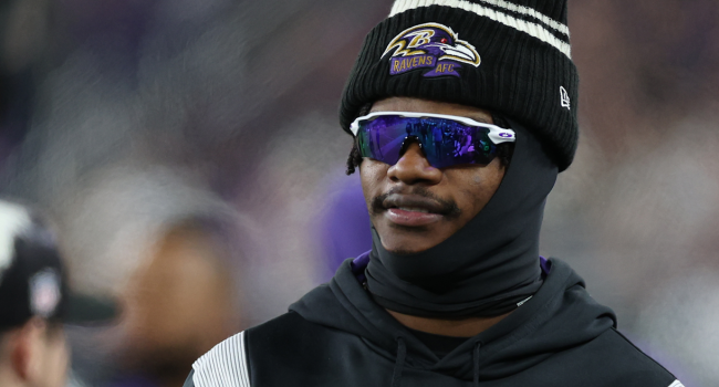lamar jackson on sidelines