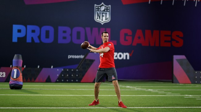 Derek Carr throws a pass at the Pro Bowl.