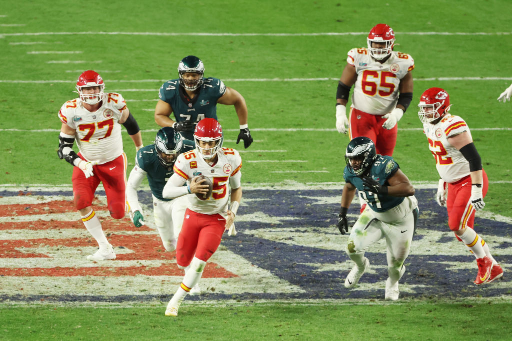 Patrick Mahomes running the field