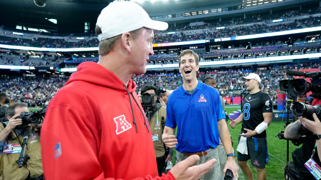 Peyton and Eli Manning at the Pro Bowl.
