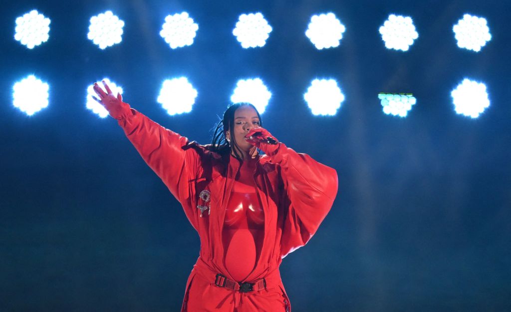 Rihanna performing Super Bow,l