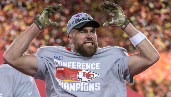 travis kelce celebrates afc championship