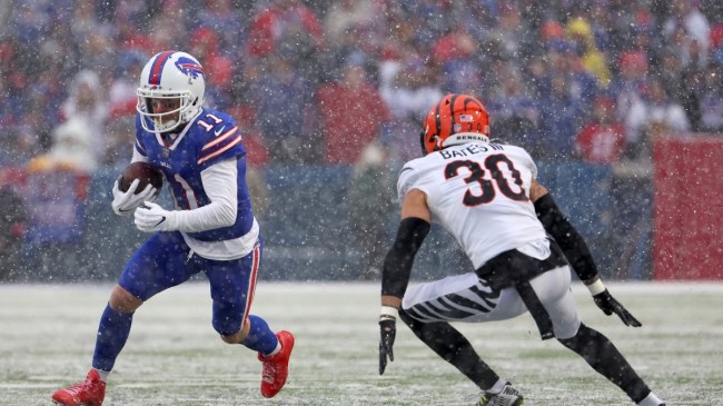 Bengals safety Jessie Bates makes a tackle.