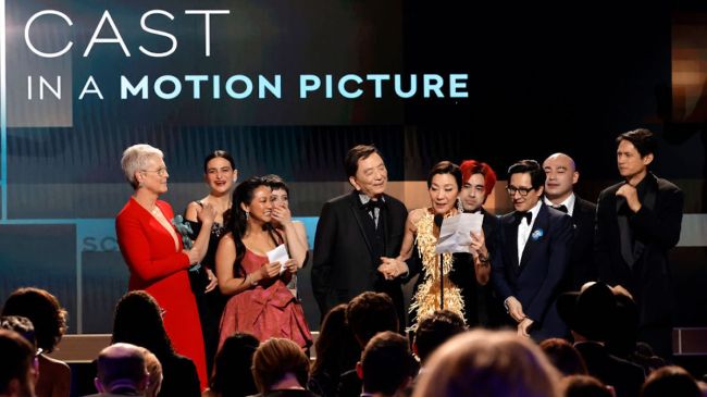 EEAAO cast at sag awards