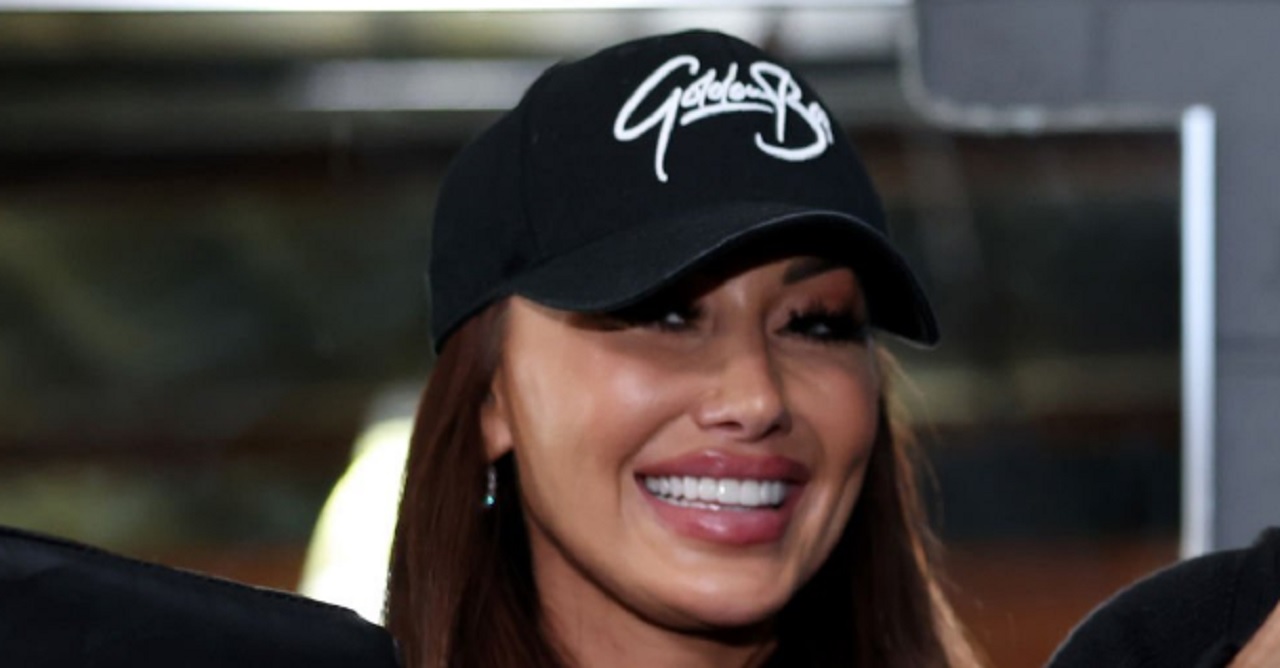 Holly Sonders smiling at baseball game
