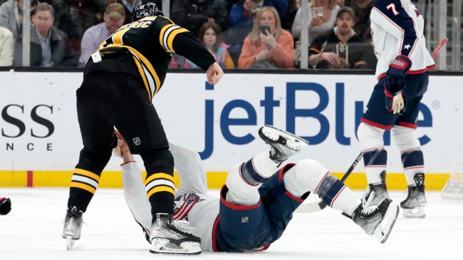 Trent Frederic fights Lane Pederson