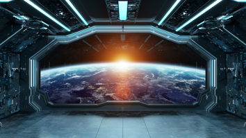 Pentagon And Harvard UFO Experts: Alien ‘Motherships’ Could Be Flying Through Our Solar System