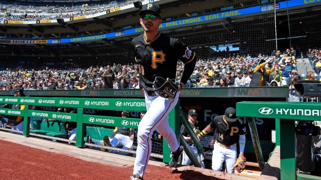 Bryan Reynolds runs onto the field for the Pirates.