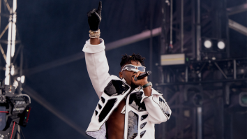 Antonio Brown Performs At College Bar, Claims He’s A ‘Foreign National’