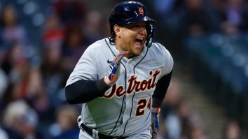 Fans Lose It Watching A Pair Of 40-Year-Old MLB Vets Race To First Base On A Close Play