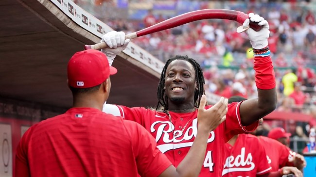 Elly De La Cruz bends a bat like he's hulk hogan or something