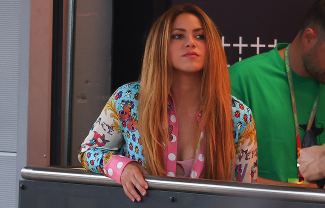 shakira at f1 race barcelona lewis hamilton rumors