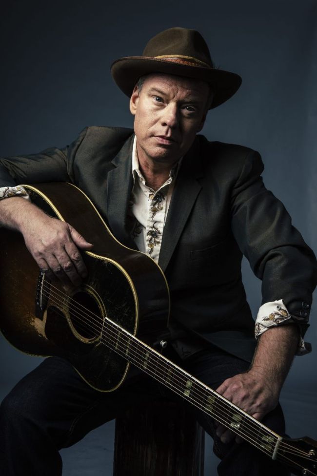 Musician Shawn Mullins pictured with acoustic guitar