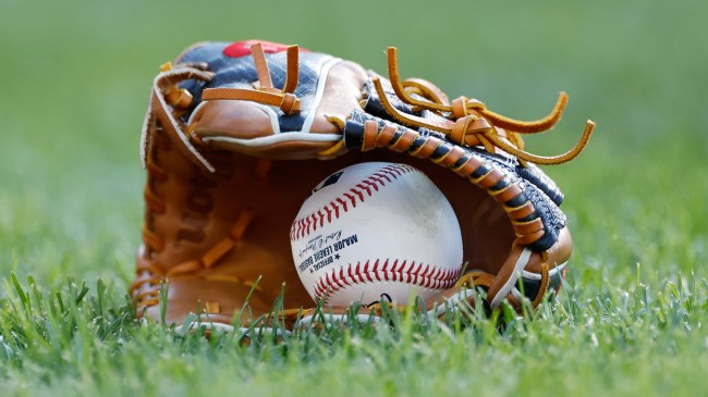Baseball glove