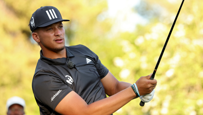 patrick mahomes hits a drive new home