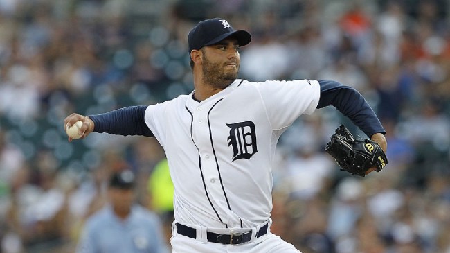 Armando Galarraga throws a pitch
