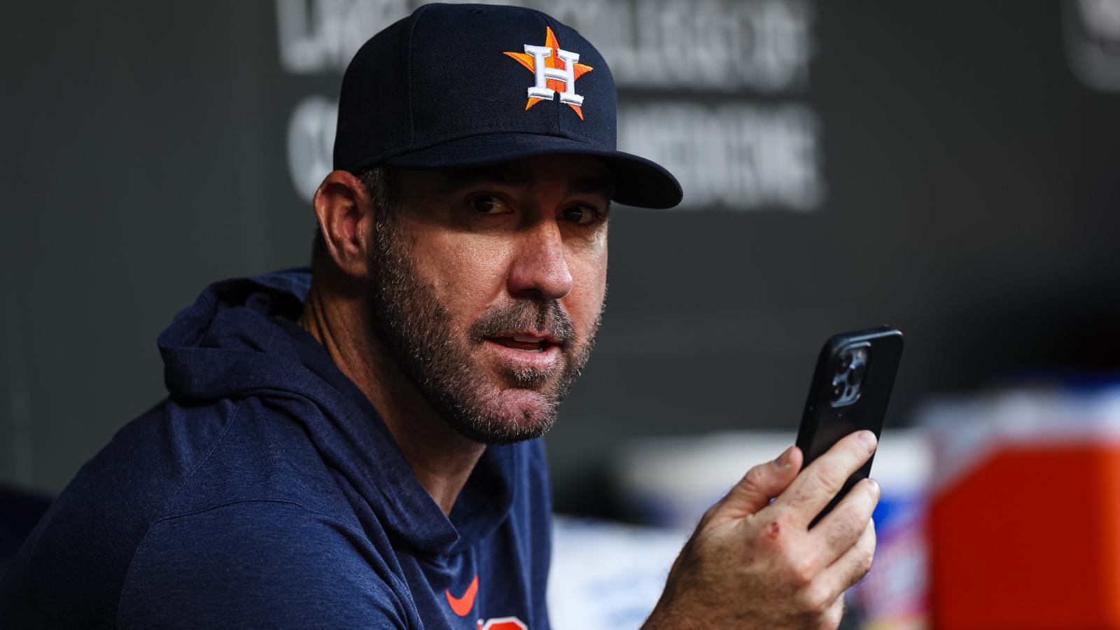 Justin Verlander using his iPhone