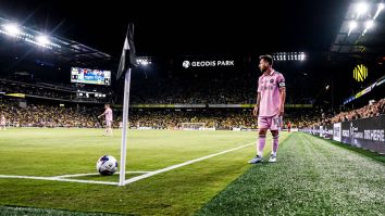 Leo Messi Is Giving Advice To Other Players Not Realizing They’re Nowhere As Good As He Is