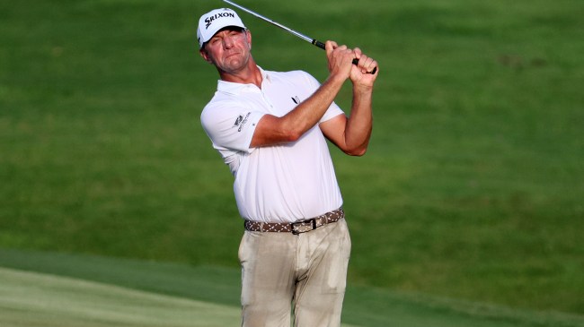 Lucas Glover deals with sweat at FedEx St. Jude Championship