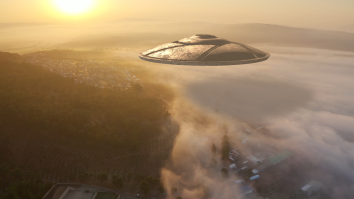 ‘Excessively Bright’ UFO Caught On Camera By Airline Pilot Flying At 32,000 Feet