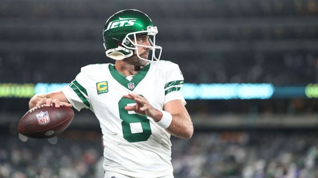 aaron rodgers warming up for the jets