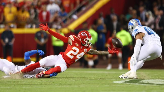 skyy moore attempting a catch