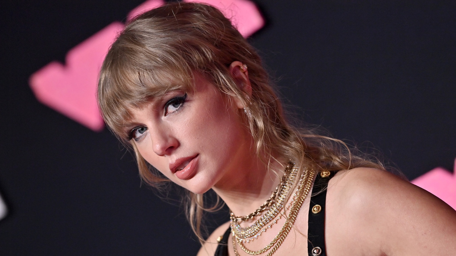 Taylor Swift side eye