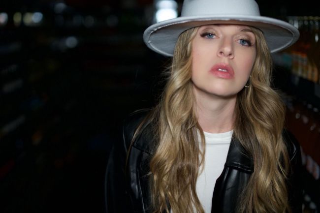 ZZ Ward press photo