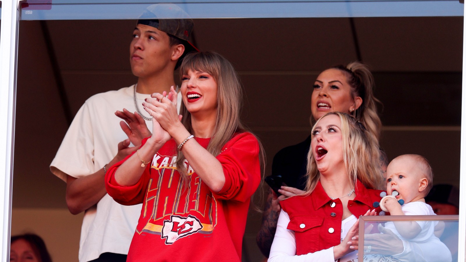 Taylor Swift and Brittany Mahomes