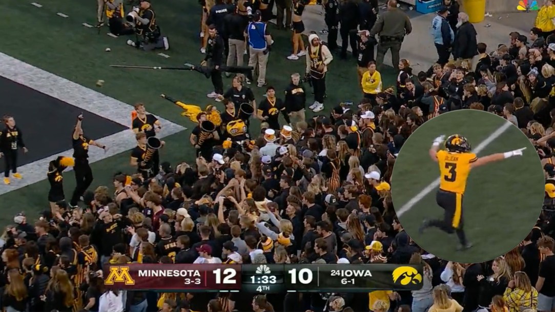 Iowa Hawkeyes Fair Catch Controversy DeJean Fans Throw Trash