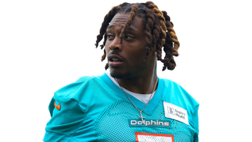 Dolphins’ Jalen Ramsey Gets Heated With Eagles Fan, Yells Expletives, And Flexes His Watch Like Shedeur Sanders
