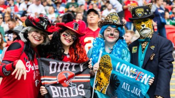 90,000 British NFL Fans Refusing To Stop Belting ‘Sweet Caroline’ During Play Is Incredible Scenes