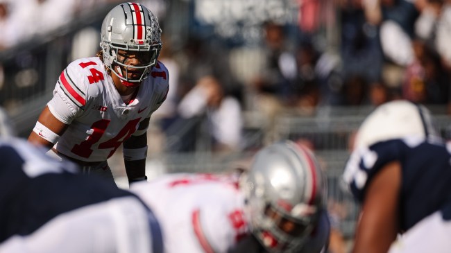Ohio State and Penn State players at the line of scrimmage.