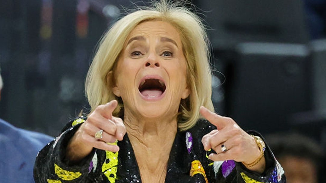 LSU Kim Mulkey Flaujae Johnson Mikaylah Williams