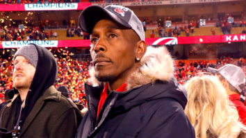 Patrick Mahomes’ Dad Suddenly Becomes An Eagles Fan While Taking Video With Blonde Female Fan