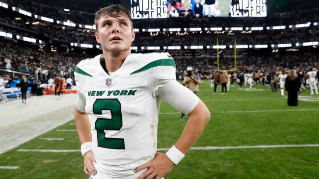 zach wilson on the field against the raiders