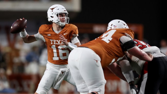 Arch Manning throws a pass for the Texas Longhorns.