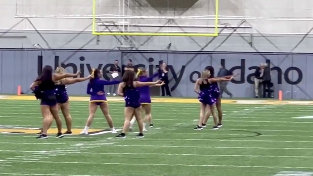 Albany Football Cheerleaders Idaho Boo